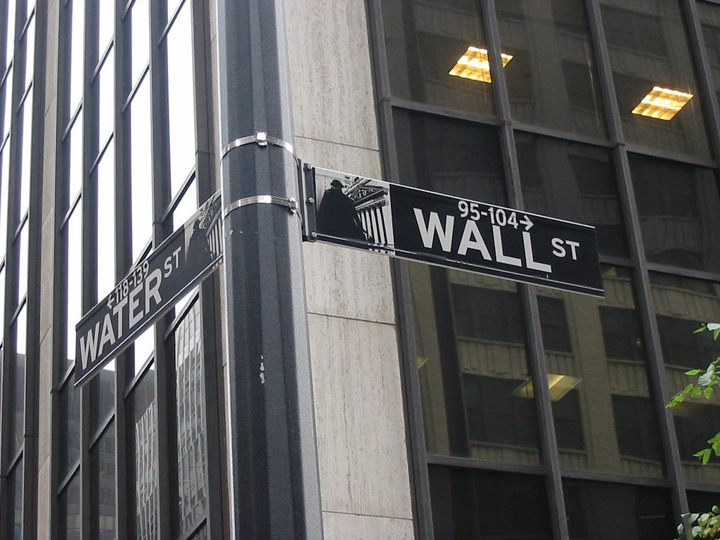 Wall Street facade marking the start of bank earnings season