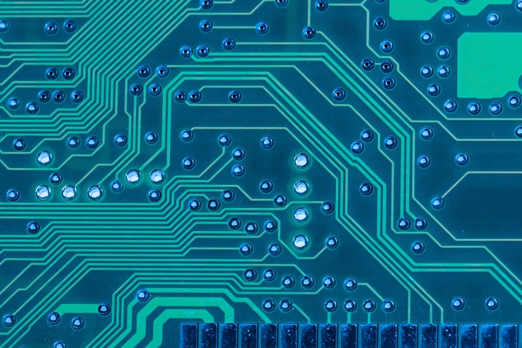 Computer circuit board representing the infrastructure behind OpenAI live internet training changes